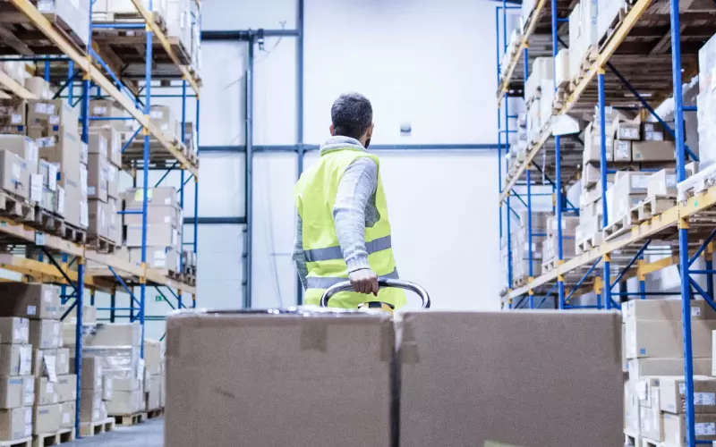 Jetzt bewerben als Lagermitarbeiter (m/w/d) - in der Rollfuhrabfertigung in Wels
