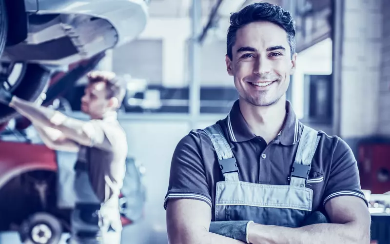 Jetzt bewerben als KFZ-Techniker (m/w/d)  - für Servicetätigkeiten im Werk in Linz