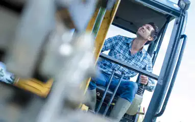 Jetzt bewerben als Baggerfahrer (m/w/d) - toller Arbeitsplatz im Sägewerk in Enns