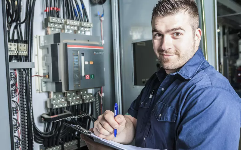 Jetzt bewerben als Techniker (m/w/d) - mit elektrotechnischen Kenntnissen in Baden (Bezirk)